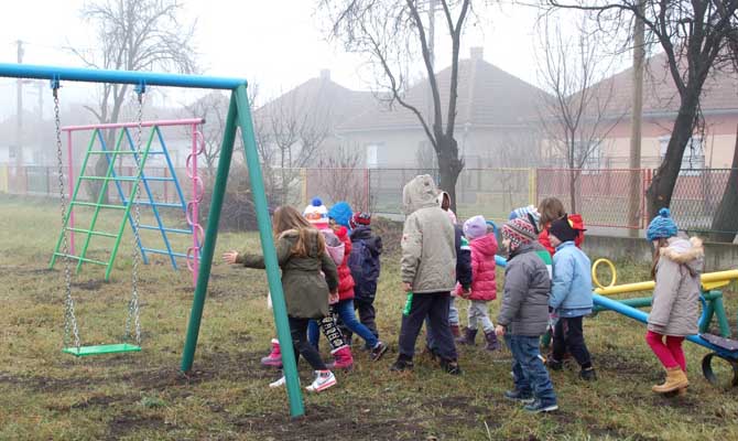Új játszótereket kaptak az óvodák Szenttamáson 2ö15. december 28. képek